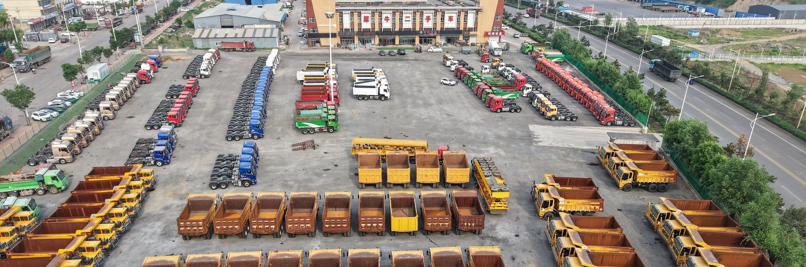 Large-Scale Project Solutions: A Guide to Used Howo Water Trucks for Sale