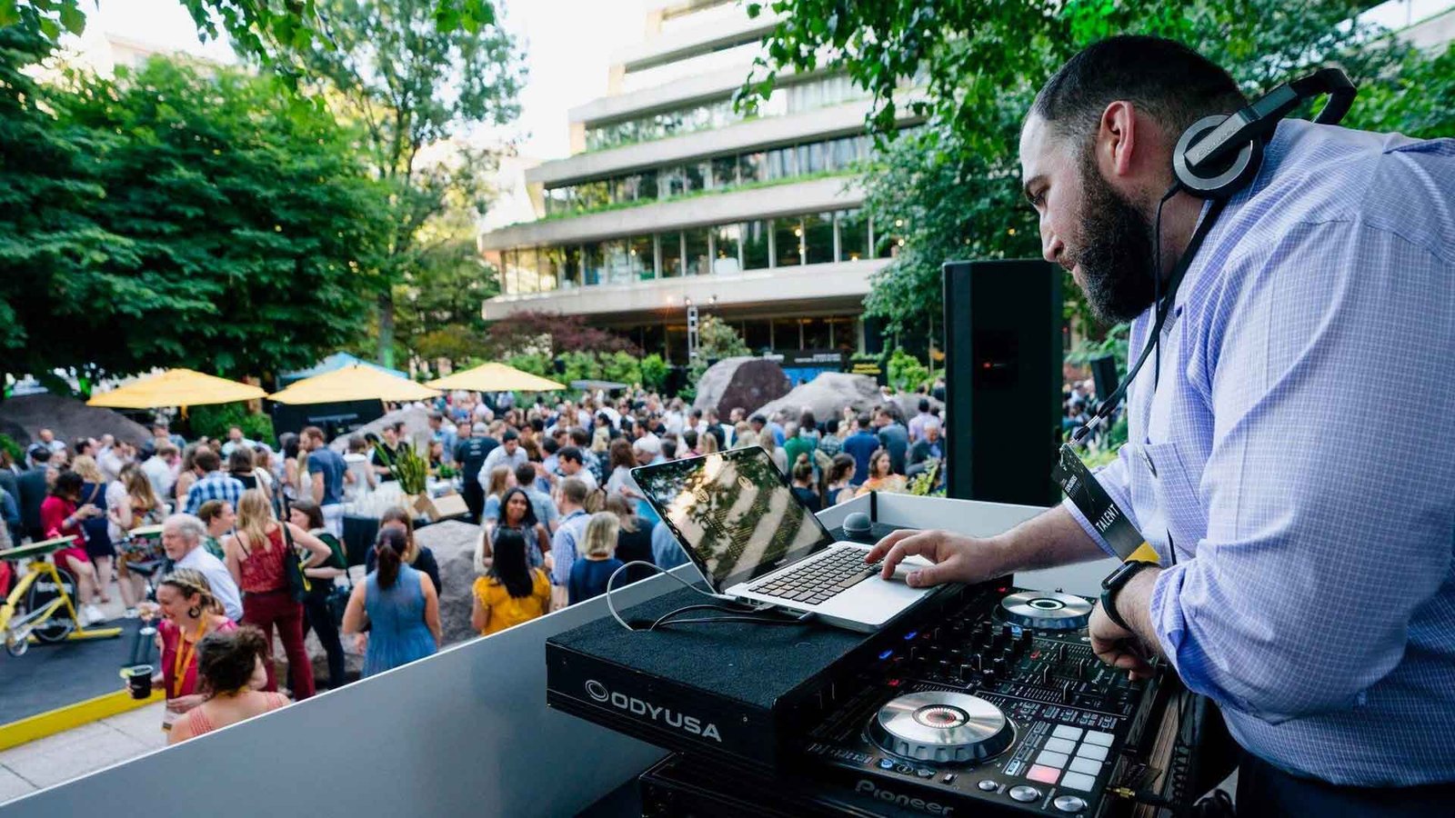 Top Qualities to Look for When Choosing a Company Party DJ