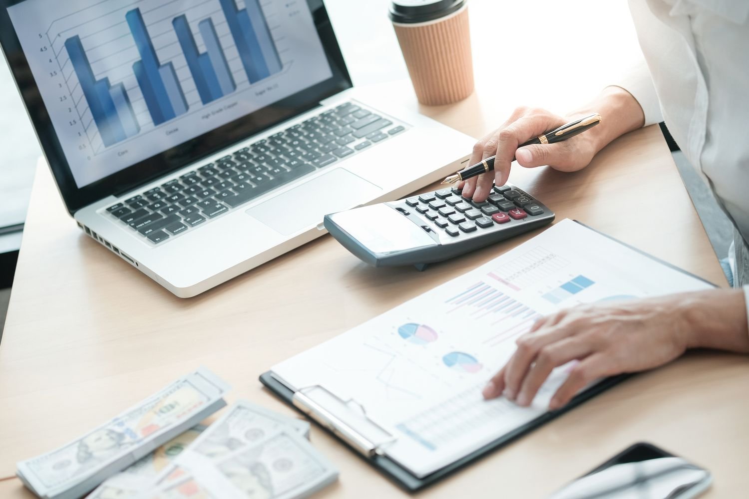 How Ecommerce Bookkeeping Helps Online Businesses Control Costs and Increase Profitability